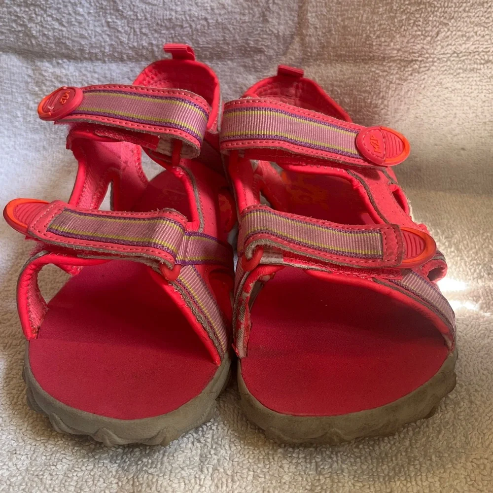 Stride Rite girls pink Sandals in size 3